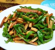 Green Pepper and Tofu Skin Stir-fry