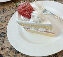 Strawberry Cream Cake