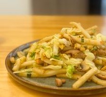 Egg and Pork Stir-fried Rice Noodles with Year Cake