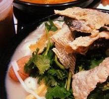 Fried Fish with Broth and Small Pot Rice Noodles