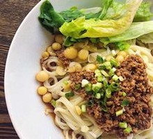 Pea and Meat Sauce Noodles