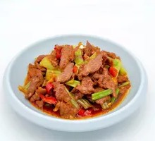 Stir-Fried Beef with Yellow Onion