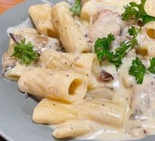 Classic Creamy Bacon Fettuccine