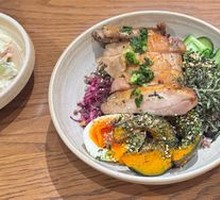 Salt-Baked Chicken Leg Bento