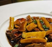 Shanghai-style hairy crab with rice cake