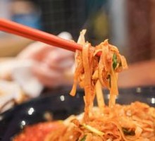 Thai Stir-Fried Rice Noodles