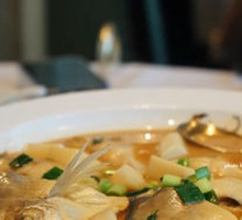 Stewed White-edged Medium-sized Porgy Fish