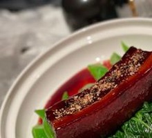 Aged Pu'erh Red-Braised Two-Headed Black Pig