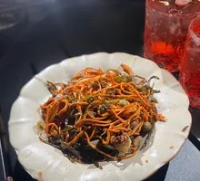 Tianshan Snow Lotus and Chongcaohua Salad with Sand Onion
