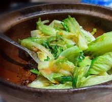 Stir-Fried Bok Choy in Clay Pot