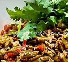 Sour Pickled Beans with Minced Pork Noodles