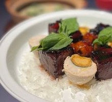 Old Wine Braised Pork with Salted Egg Yolk