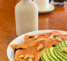 Smoked Salmon Avocado Salad