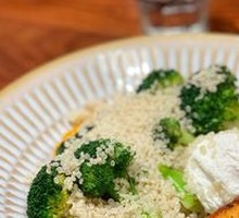 Pan-seared Salmon with Broccoli and Pumpkin Sauce Salad