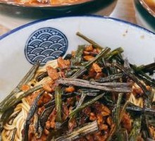 Scallion Oil Noodles with Pork Strips