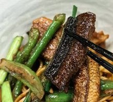 Shrimp and Eel with Tomato Sauce Noodles