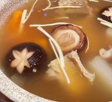 Slow-Cooked Beef Bone Soup with Ginseng
