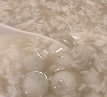 Shanghai-style Glutinous Rice Balls in Fermented Rice Wine