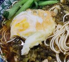 Pickled Cabbage and Pork Noodles