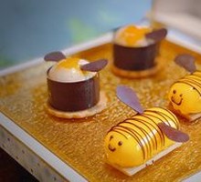 Black Chocolate Bee Mousse