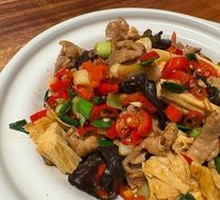 Fried Tofu Skin with Black Mushroom and Pork Stir-fry