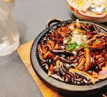 Sizzling Eel in Stone Pot
