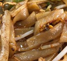 Stir-Fried Rice Noodles with Pork