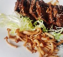 Charcoal-Grilled Beef Ribs with Enoki Mushrooms