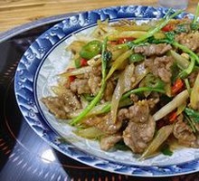 Stir-Fried Beef with Yellow Onion