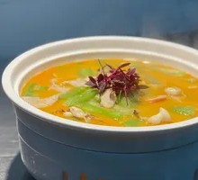 Shrimp and Snail Slices in White Loofah Soup