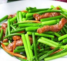 Stir-fried shredded pork with garlic shoots