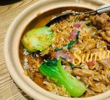 Braised Chicken with Mushrooms in Clay Pot Rice