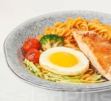 Pan-Seared Salmon with Meat Sauce Pasta