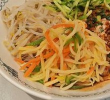 Green Pepper Potato Noodles with Oil-Poured Sauce