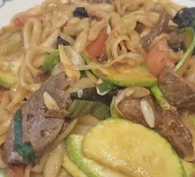 Zucchini and Beef Shank Stir-Fried Noodles