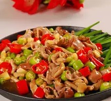 Stir-Fried Chicken Offal with Leek