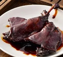 Shanghai-style Braised Duck Leg