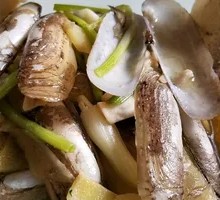 Scallion and Ginger Clams
