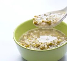 Homemade Lily Flower and Osmanthus Mung Bean Soup