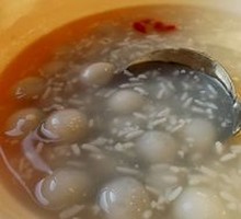 Sweet Rice Balls in Fermented Wine