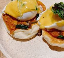 Meat Sauce Mushroom Benedict