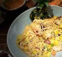 Pineapple Seafood Fried Rice