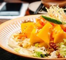 Mango Shrimp Salad