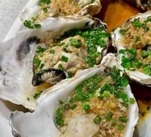 Steamed Large Miyang Oysters with Garlic