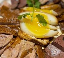 Signature Braised Goose Head Seven-Item Platter
