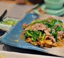 Wet Stir-Fried Beef Rice Noodles