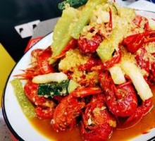 Garlic-Flavored Golden Soup Crawfish