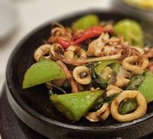 Stir-fried Chicken and Squid with Basil Sauce