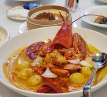 Curry Lobster with French Bread Sticks