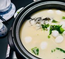 Green Vegetable Fish Head Soup